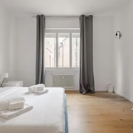 Апартаменты Luxury Spacious In The Heart Of Комо