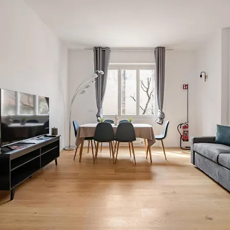 아파트 Luxury Spacious In The Heart Of