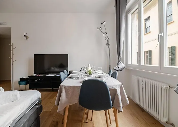 Luxury Spacious In The Heart Of 아파트 *