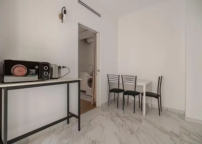 Luxury Spacious In The Heart Of *