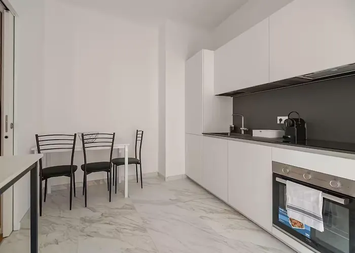 Luxury Spacious In The Heart Of 아파트 코모