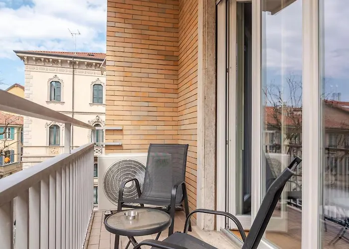 Luxury Spacious In The Heart Of דירה